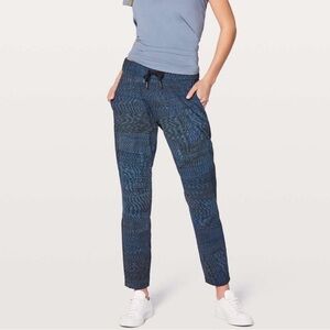 Lululemon On The Fly Pant *28" in Linear Flux Battleship Multi Women’s Size 4